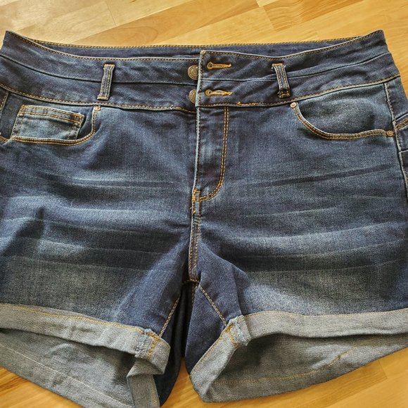 Wax Jean Big Booty Jean Shorts sz 2XL  jean denim rolled cuffed shorts - Picture 1 of 3